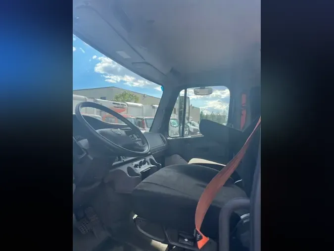 2019 FREIGHTLINER M2 106