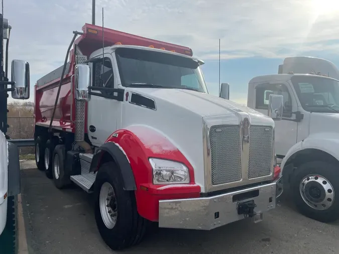 2023 Kenworth T880