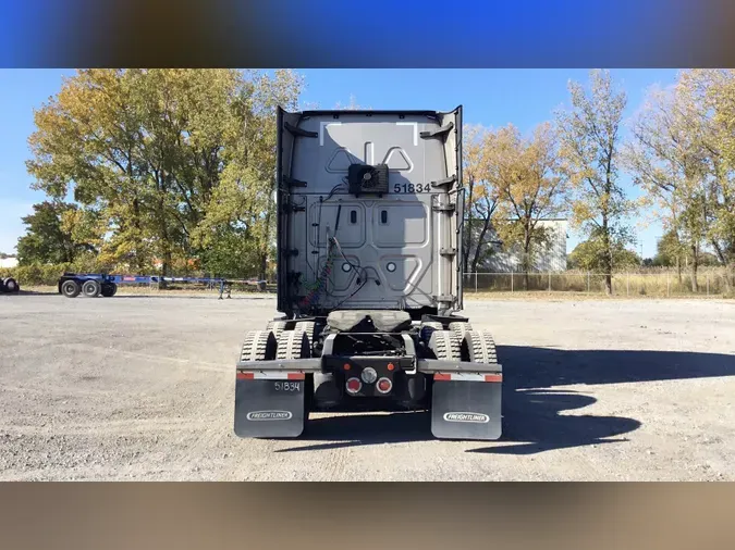 2021 Freightliner Cascadia 126