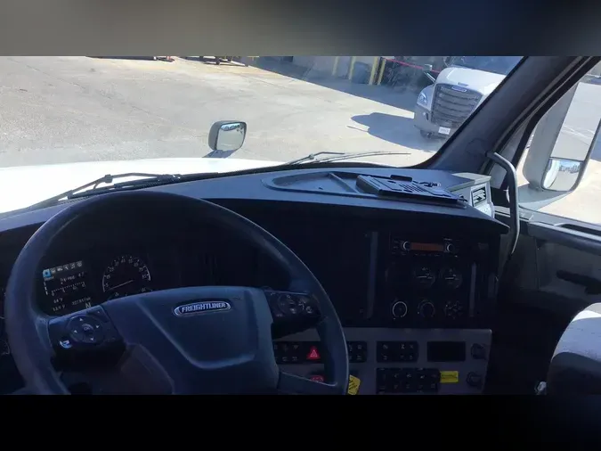2020 Freightliner Cascadia 126