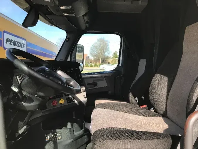 2018 Freightliner T12664ST