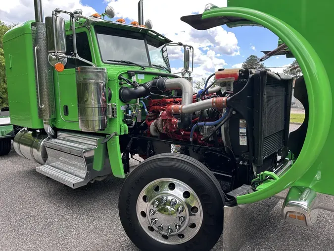 2021 Peterbilt 389