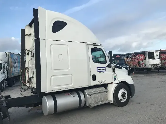 2019 Freightliner T12664ST