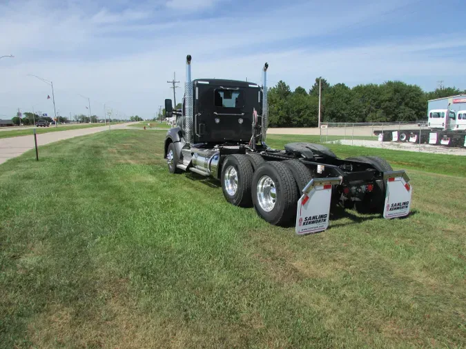 2026 Kenworth T880