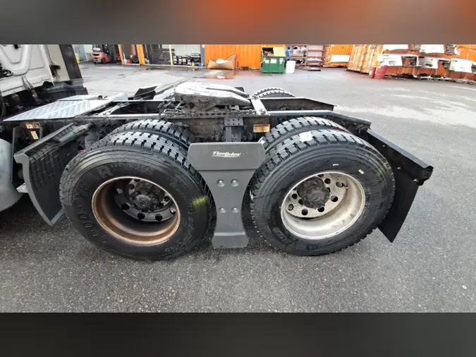 2020 Freightliner Cascadia 126