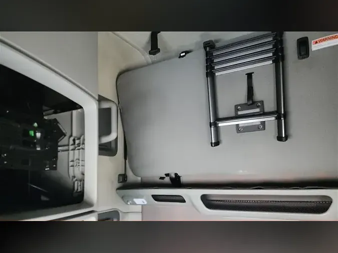 2023 VOLVO VNL760