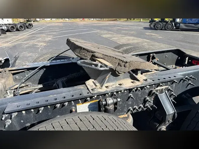 2022 VOLVO VNL64T860