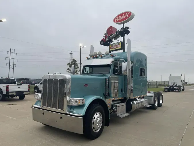 2021 Peterbilt 389