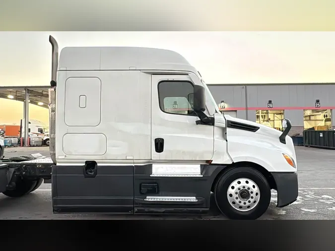 2021 Freightliner Cascadia 126400e1b35789f90efe6208ccd889dd1ec