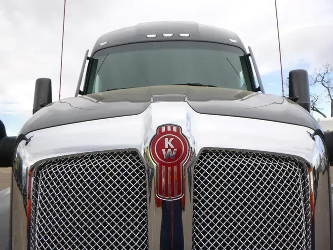 2023 Kenworth T680