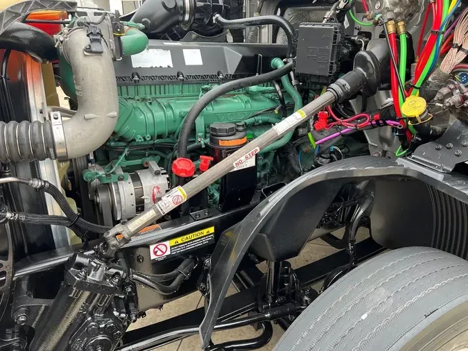 2020 VOLVO VNL64T860