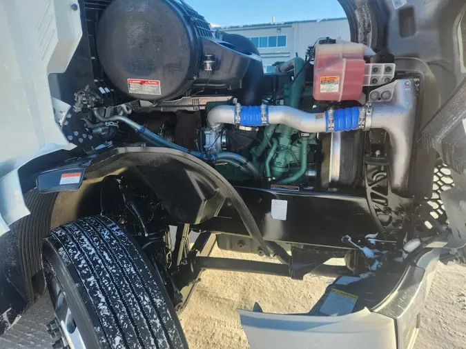 2025 VOLVO VNL64T760