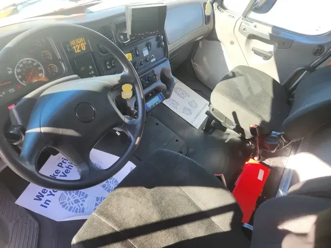 2018 FREIGHTLINER/MERCEDES M2 106