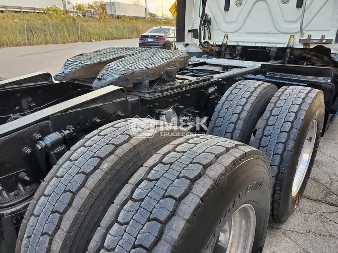 2019 FREIGHTLINER CASCADIA CA126