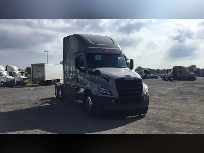 2023 Freightliner Cascadia 126401aead32d0599ad6588fc381a3599f7