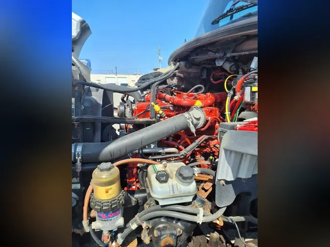 2017 FREIGHTLINER M2 106