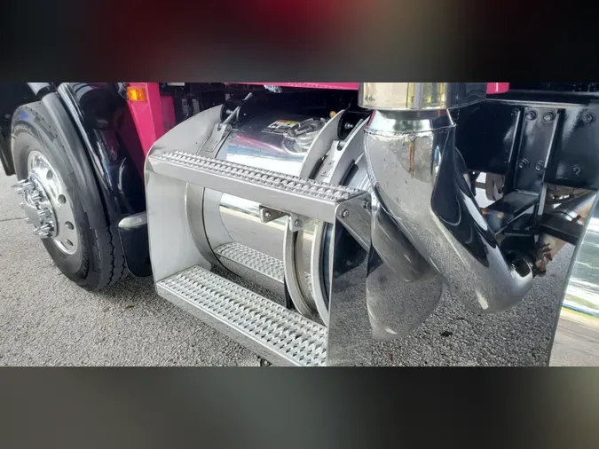 2025 Peterbilt 589401d153a0874c194ba953da84e9bd824