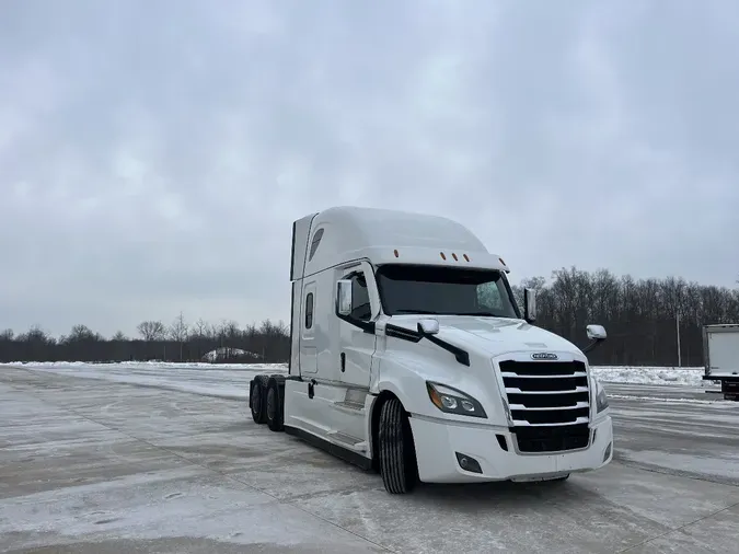 2023 FREIGHTLINER Cascadia 126