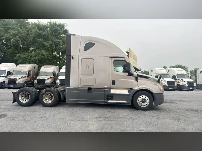 2025 Freightliner Cascadia 126