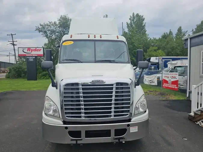 2019 FREIGHTLINER CASCADIA 113