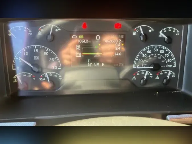 2022 VOLVO VNL760