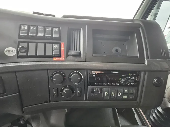 2021 VOLVO VNL64T760