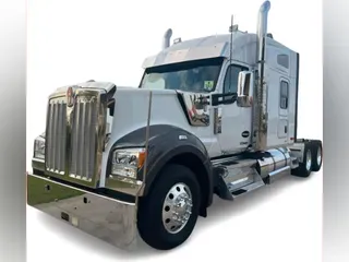 2023 Kenworth W990