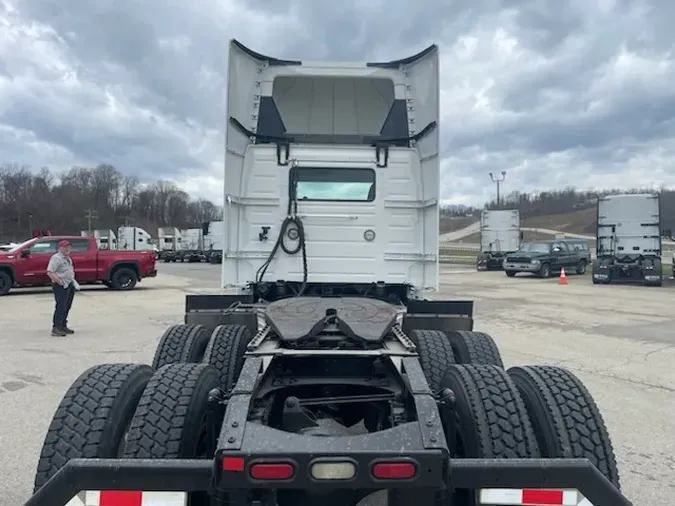 2019 VOLVO VNL300