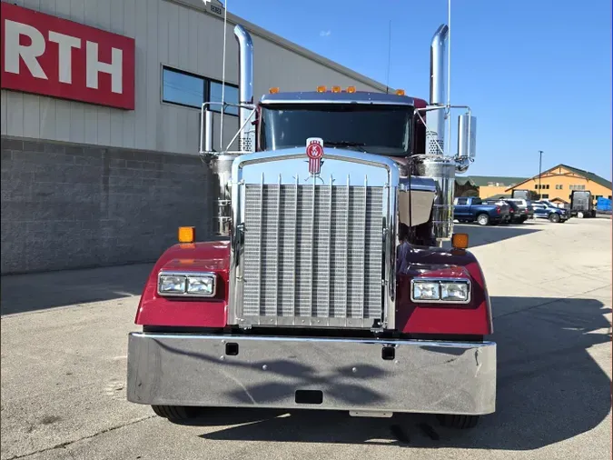 2025 Kenworth W900L