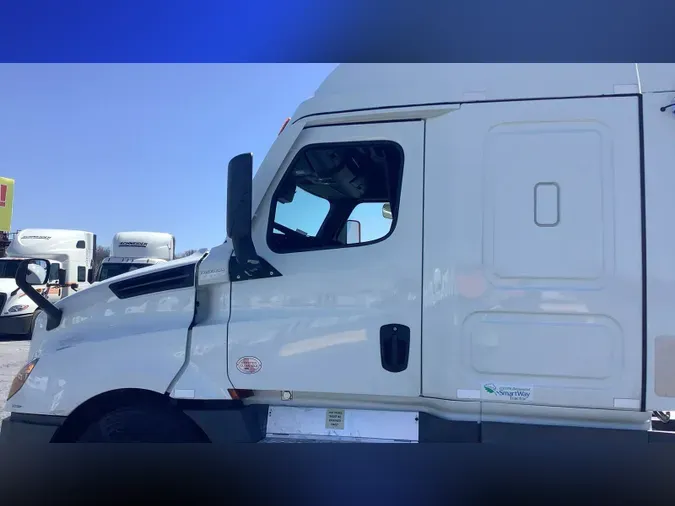 2021 Freightliner Cascadia 126