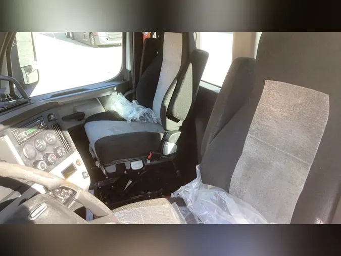 2020 Freightliner Cascadia 126