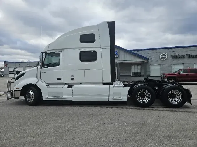 2022 VOLVO VNL64T860