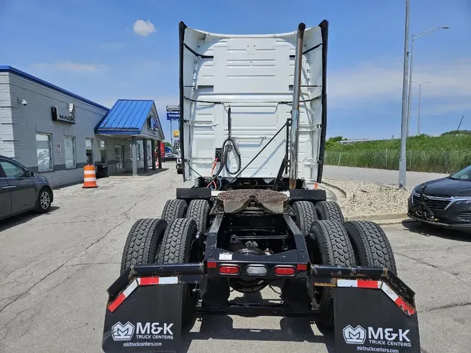 2020 VOLVO VNL64T760