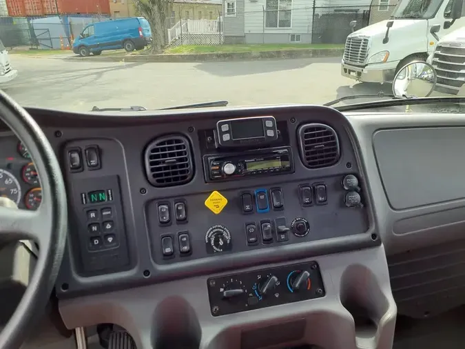 2017 FREIGHTLINER M2 106