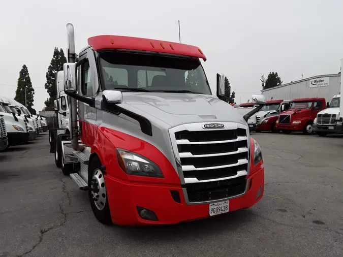 2020 FREIGHTLINER/MERCEDES NEW CASCADIA 1164058b37f18f95aa5ba14c99cd8533241