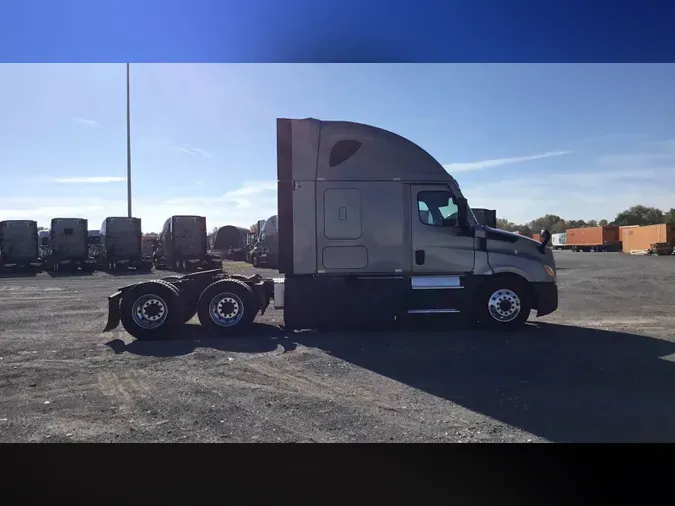 2021 Freightliner Cascadia 126