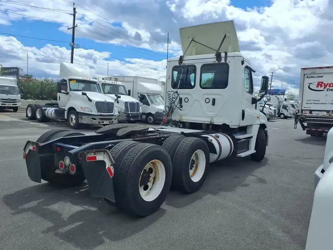 2018 FREIGHTLINER/MERCEDES CASCADIA 125405bc0ec95a0cf3b078093034e21172f