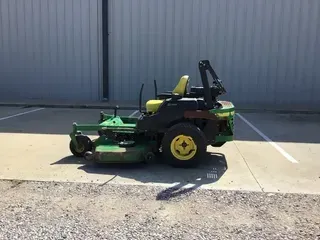 2005 John Deere 777