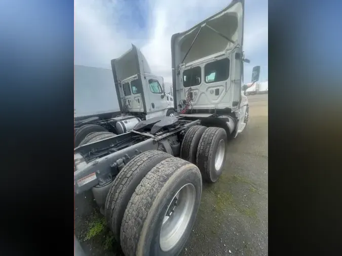 2017 FREIGHTLINER/MERCEDES CASCADIA 125