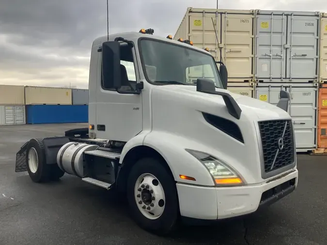 2019 VOLVO VNR42T 300