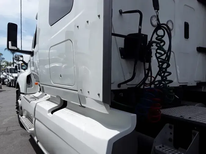 2020 NAVISTAR INTERNATIONAL LT625 SLPR CAB