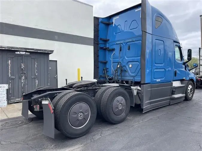 2022 FREIGHTLINER CA126