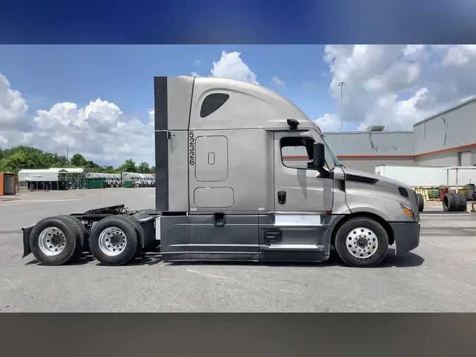 2022 Freightliner Cascadia 126