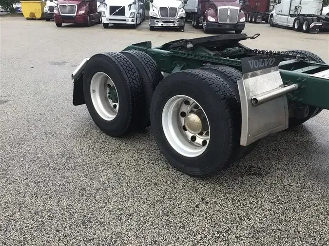2020 VOLVO VNL300
