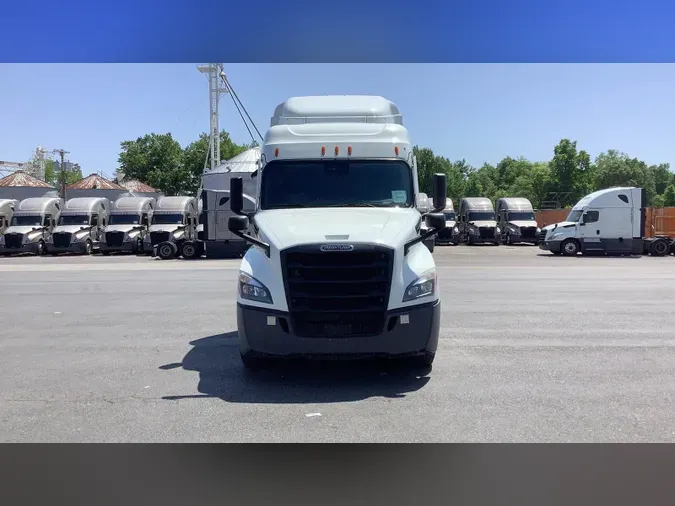 2021 Freightliner Cascadia 126