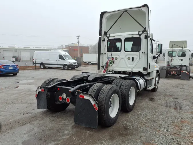 2018 FREIGHTLINER/MERCEDES CASCADIA 125