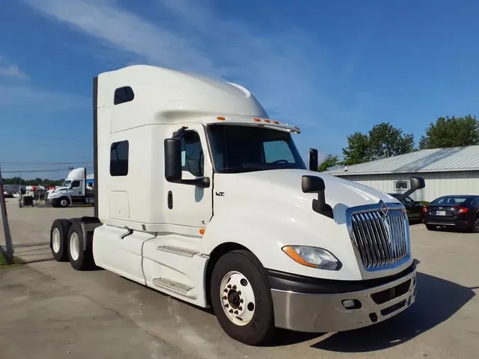 2019 NAVISTAR INTERNATIONAL LT625 SLPR CAB