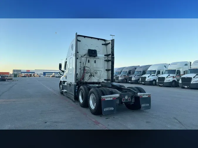 2022 Freightliner Cascadia 126