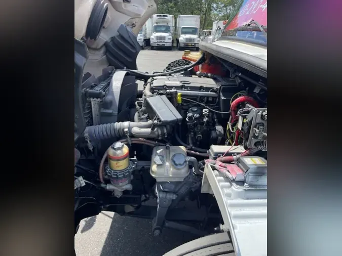 2019 FREIGHTLINER M2 106
