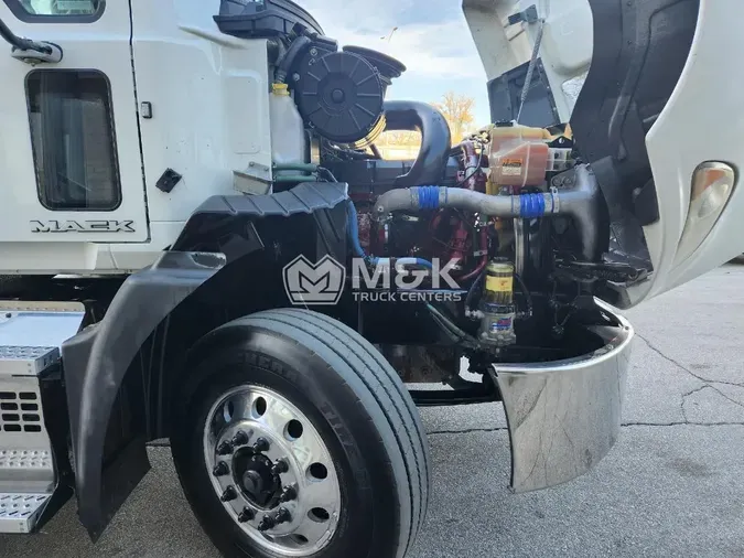 2018 MACK CXU613